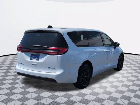 Used 2024 Chrysler Pacifica Limited FWD image 5