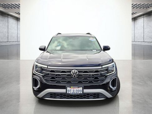 Certified 2025 Volkswagen Atlas Peak Edition SE AWD/4WD image 4