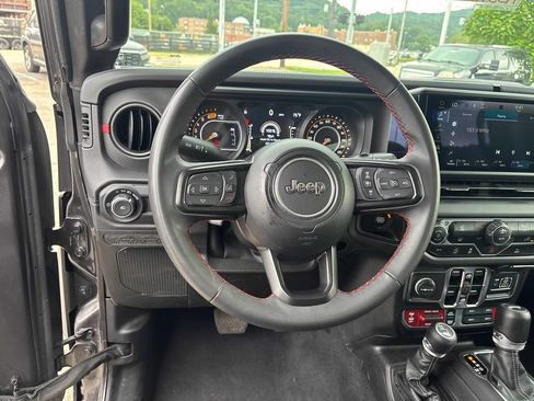 Used 2024 Jeep Wrangler Unlimited Rubicon AWD/4WD image 12