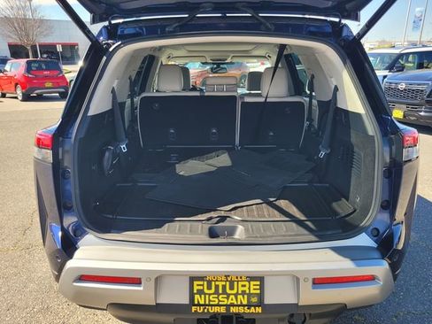Certified 2022 Nissan Pathfinder Platinum w/ Cargo Package image 11