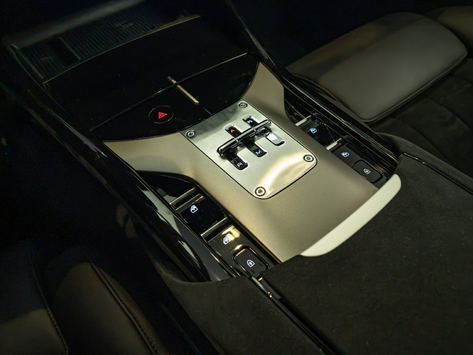 Used 2023 Ferrari Purosangue AWD/4WD image 19