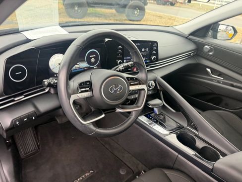 Used 2021 Hyundai Elantra SEL w/ Convenience Package image 10