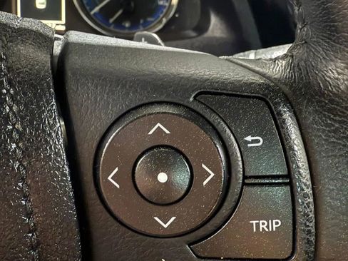 Used 2017 Toyota Corolla SE image 11