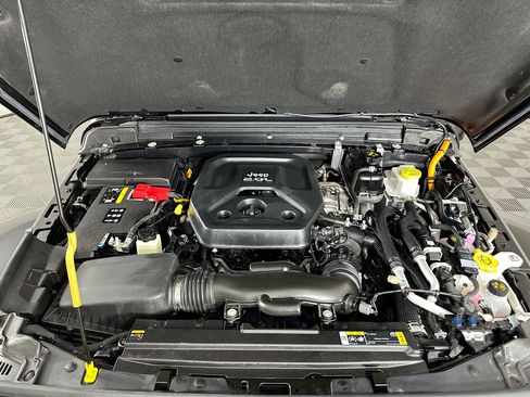 Used 2023 Jeep Wrangler Unlimited Sahara image 32