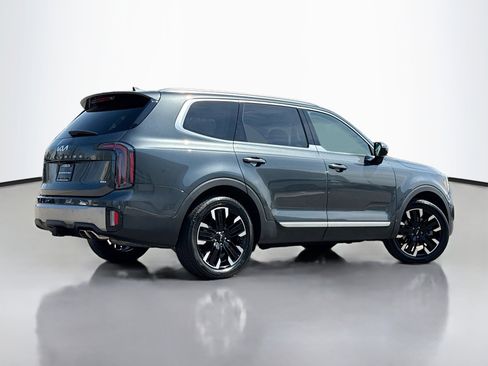 Used 2024 Kia Telluride SX Prestige w/ Towing Package image 2