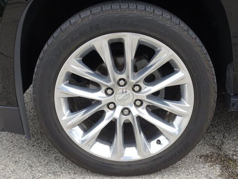 Used 2018 Cadillac Escalade Premium Luxury RWD image 26