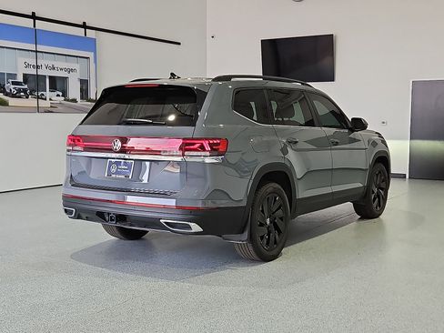 Used 2026 Volkswagen Atlas SE FWD image 8