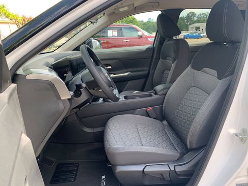 New 2026 Nissan Kicks SV w/ Charging Package FWD image 18