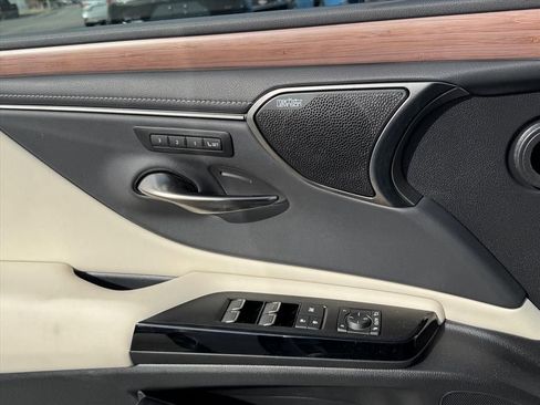 Used 2024 Lexus ES 350 Ultra Luxury w/ Accessory Package (Z1) image 17