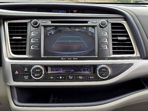 Used 2019 Toyota Highlander Plus image 22