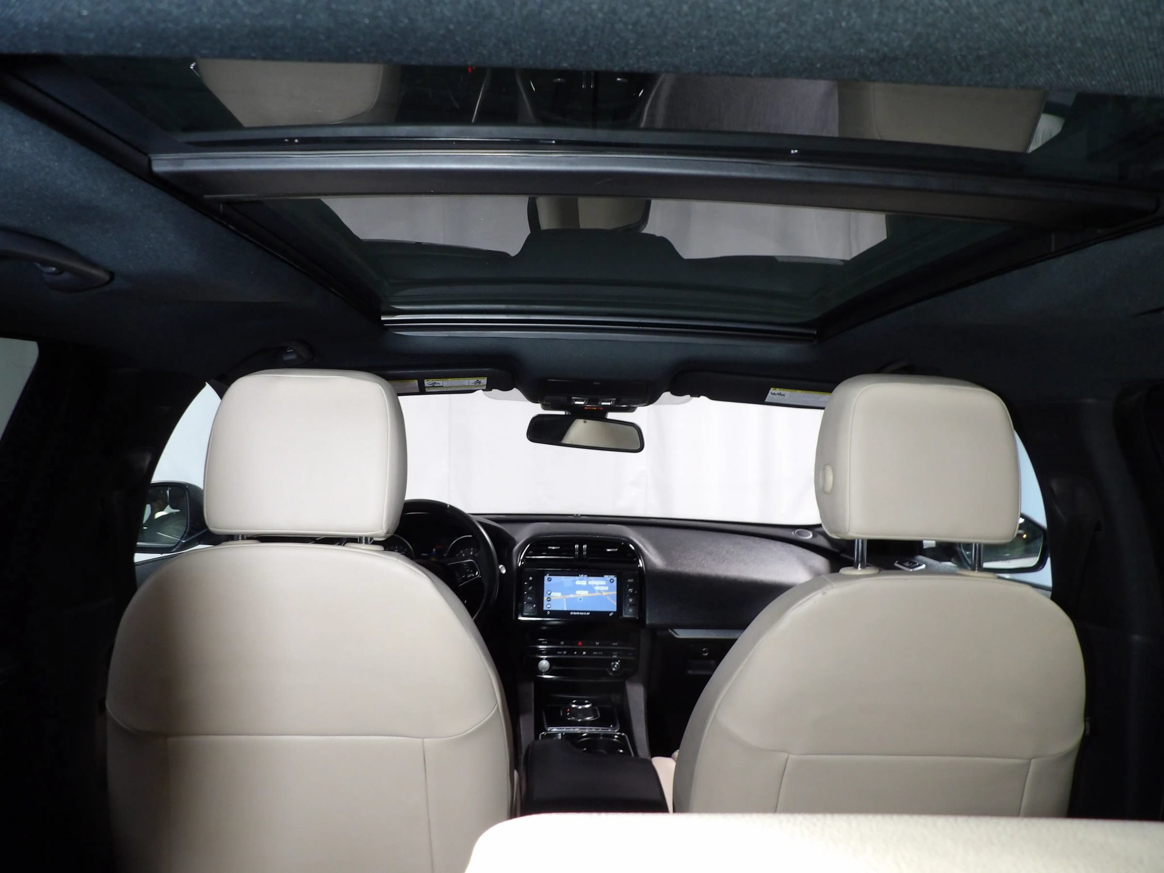 Used 2017 Jaguar F-PACE Premium AWD/4WD image 12