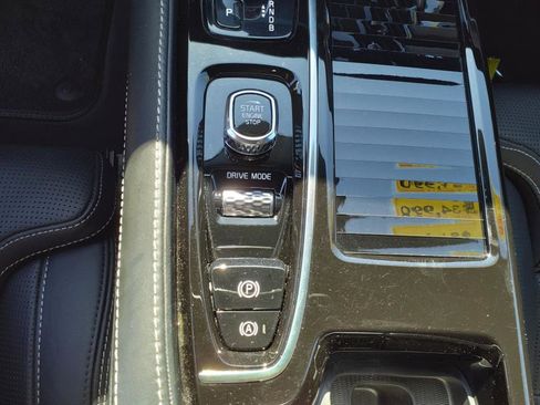 Used 2019 Volvo S90 T8 Inscription image 18