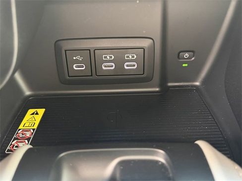 Used 2023 Toyota Venza LE image 20