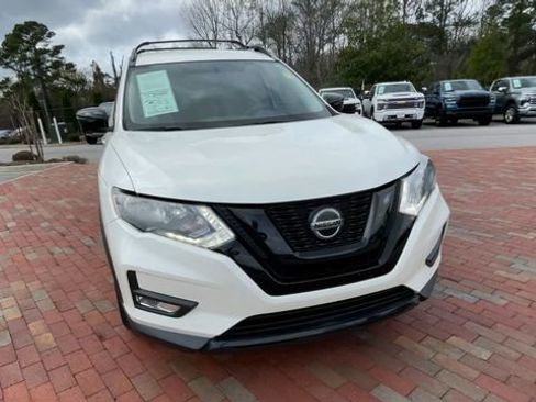 Used 2018 Nissan Rogue SV w/ Premium Package image 4