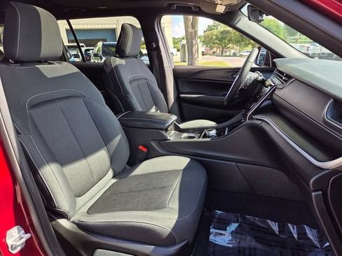 Used 2025 Jeep Grand Cherokee L Laredo w/ Luxury Tech Group I RWD image 17