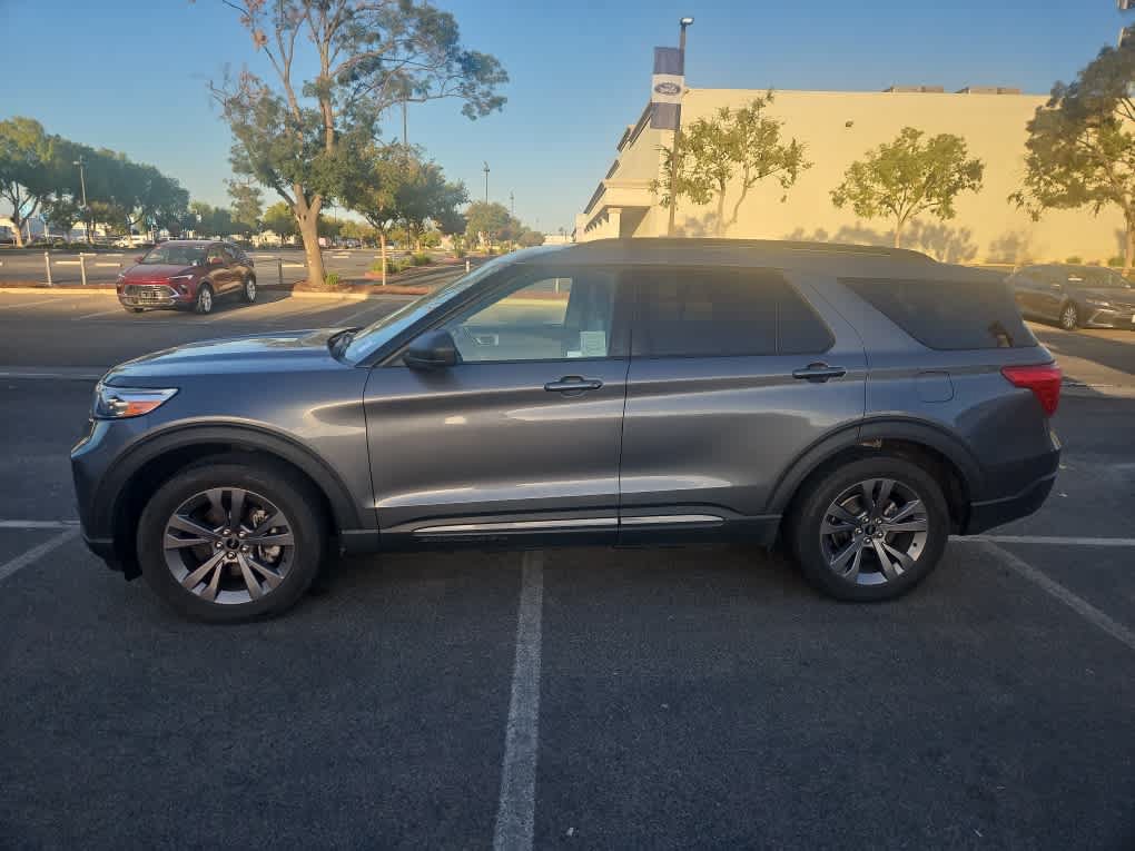 Used 2021 Ford Explorer XLT w/ Equipment Group 202A AWD/4WD image 4