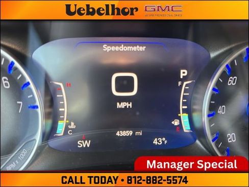 Used 2024 Chrysler Pacifica Touring-L image 32
