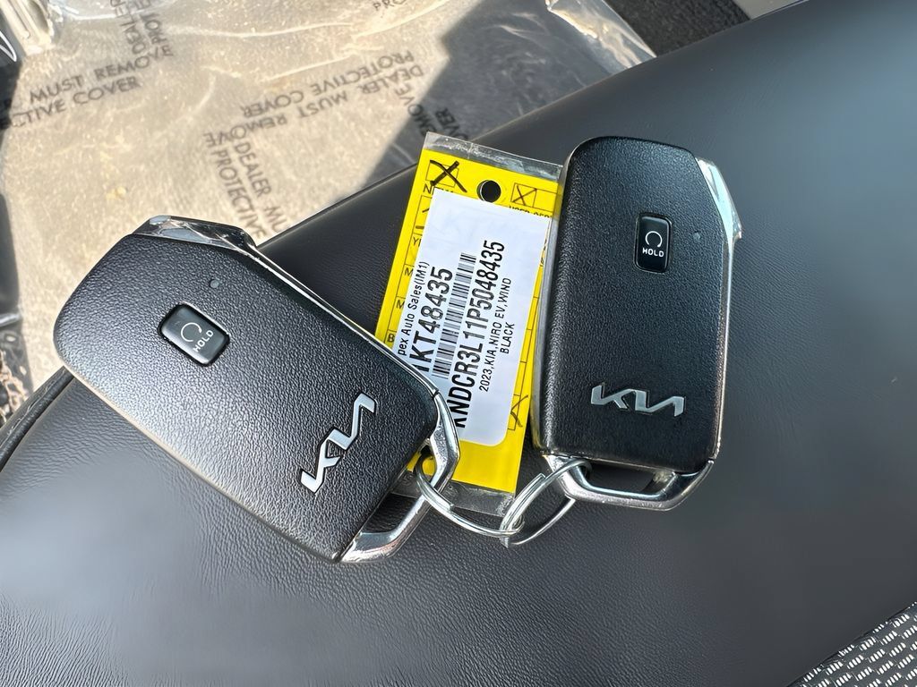 Used 2023 Kia Niro Wind FWD image 32