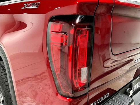 Used 2025 GMC Sierra 1500 SLT image 40