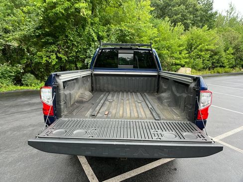 Used 2018 Nissan Titan SV w/ SV Convenience Package AWD/4WD image 23