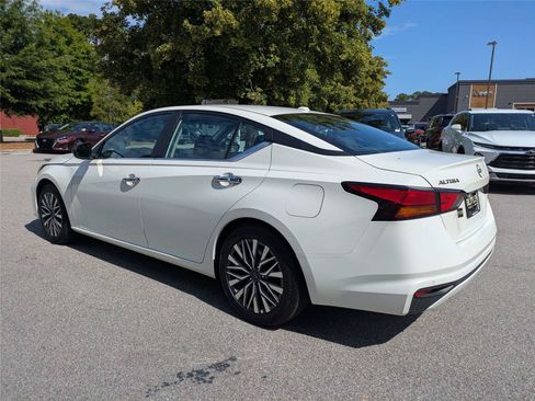 Used 2025 Nissan Altima 2.5 SV FWD image 5