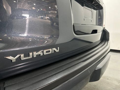 Used 2019 GMC Yukon SLT w/ Graphite Performance Edition RWD image 12