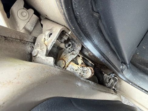 Used 2004 Chevrolet Cavalier Sedan w/ Preferred Equipment Group FWD image 17
