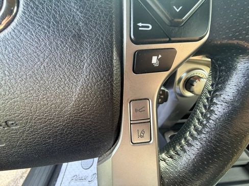 Used 2022 Toyota 4Runner SR5 AWD/4WD image 34