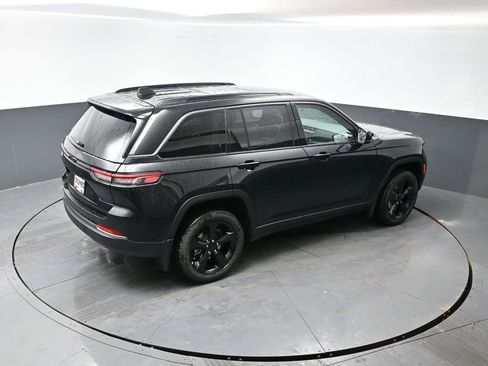 New 2026 Jeep Grand Cherokee Limited w/ Limited Altitude Package AWD/4WD image 29