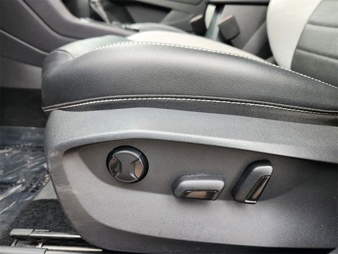 Used 2022 Volkswagen Taos SEL image 7