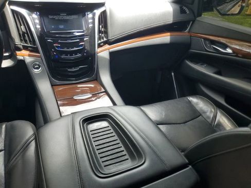 Used 2020 Cadillac Escalade ESV Premium Luxury RWD image 17