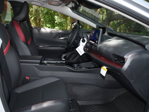 New 2025 Toyota Prius Plug-In Hybrid image 11