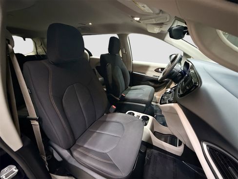 Used 2017 Chrysler Pacifica LX w/ Tire & Wheel Group image 27