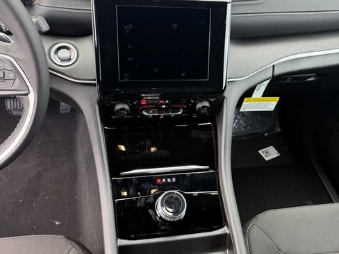 New 2025 Jeep Grand Cherokee L Laredo image 15