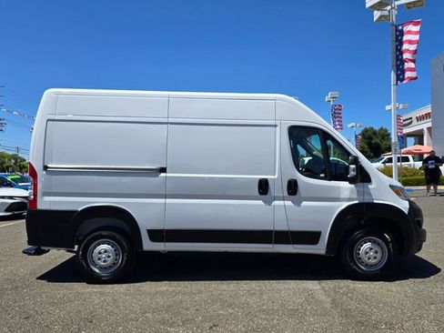 Used 2025 RAM ProMaster 2500 FWD image 7