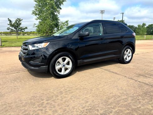 Used 2017 Ford Edge SE image 2