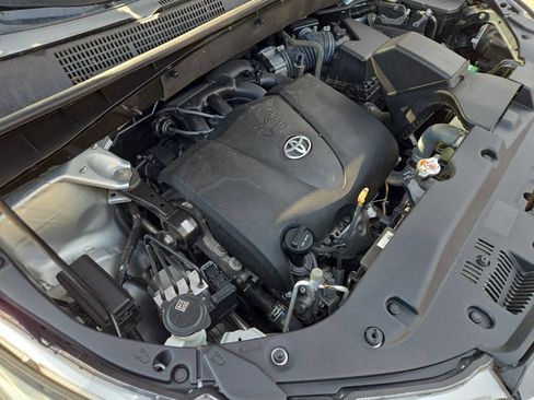 Used 2018 Toyota Highlander XLE AWD/4WD image 10