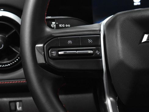 Used 2023 Chevrolet Colorado Z71 w/ Z71 Convenience Package 2 image 9