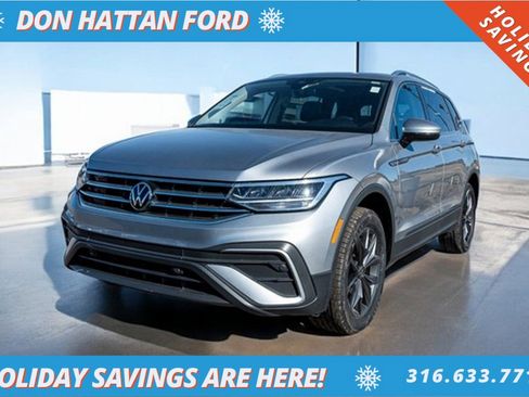 Used 2023 Volkswagen Tiguan SE image 1