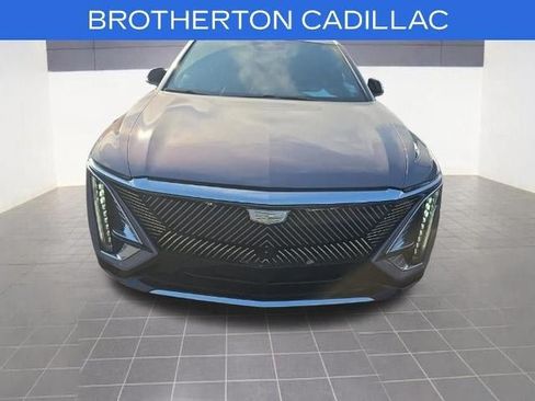 Used 2024 Cadillac Lyriq Luxury AWD/4WD image 2