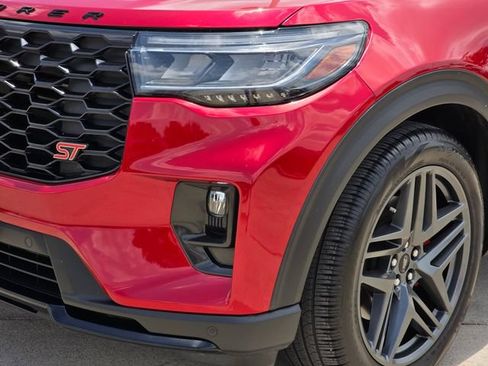 Used 2025 Ford Explorer ST AWD/4WD image 7