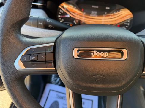 Used 2023 Jeep Compass Sport image 17