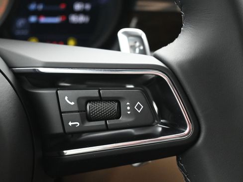 Certified 2026 Porsche Macan AWD/4WD image 21