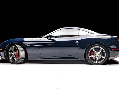 Used 2016 Ferrari California T RWD image 34