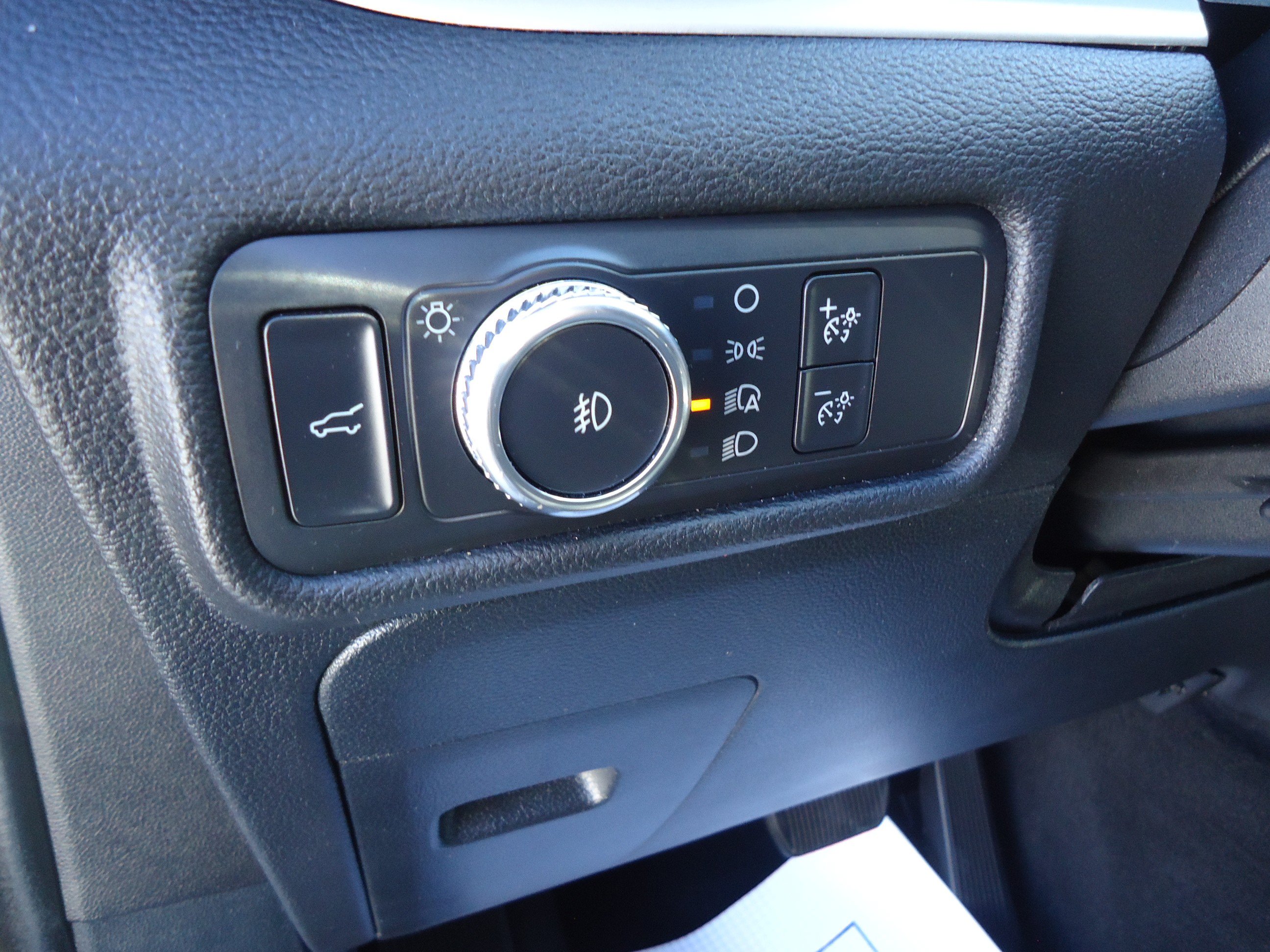 Used 2021 Ford Explorer XLT w/ Equipment Group 202A AWD/4WD image 14