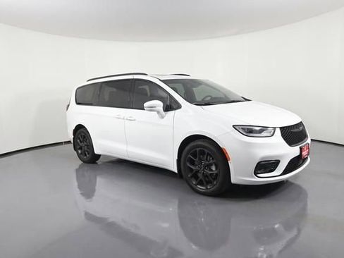Used 2022 Chrysler Pacifica Limited w/ S Appearance Package AWD/4WD image 24