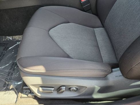 Used 2018 Toyota Camry LE FWD image 23