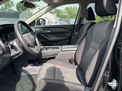 Used 2025 Nissan Rogue SV FWD image 29