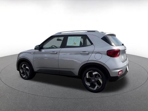 Used 2025 Hyundai Venue SEL FWD image 10