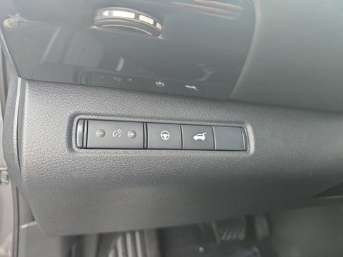 Used 2025 Nissan Pathfinder SV image 28